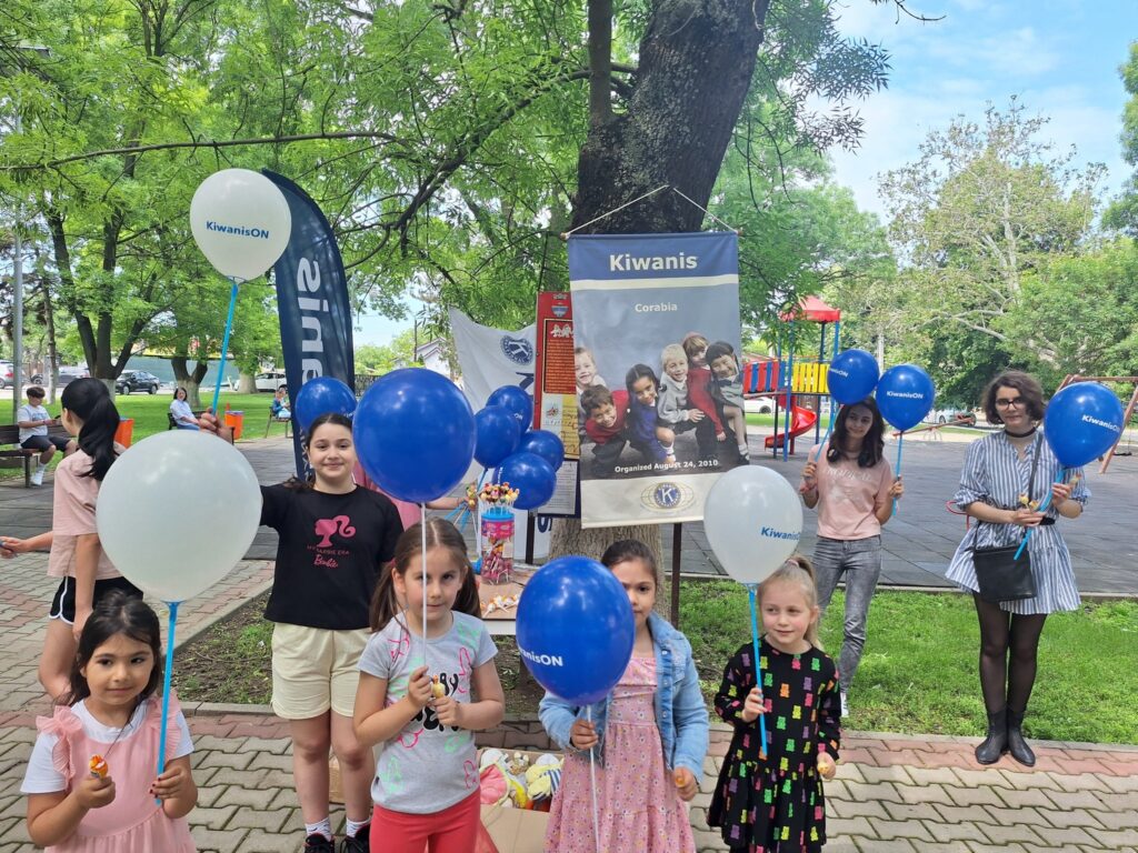 „Copilăria în culori” Kiwanis Corabia a adus zâmbete și baloane de 1 Iunie în Parcul Carol I