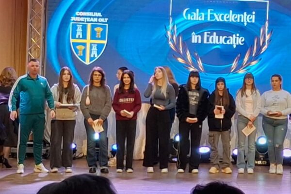 Performanță de aur pentru Corabia! Echipa de fotbal fete a Liceului Teoretic „A.I. Cuza”, premiată la Gala Excelenței în Educație Olt