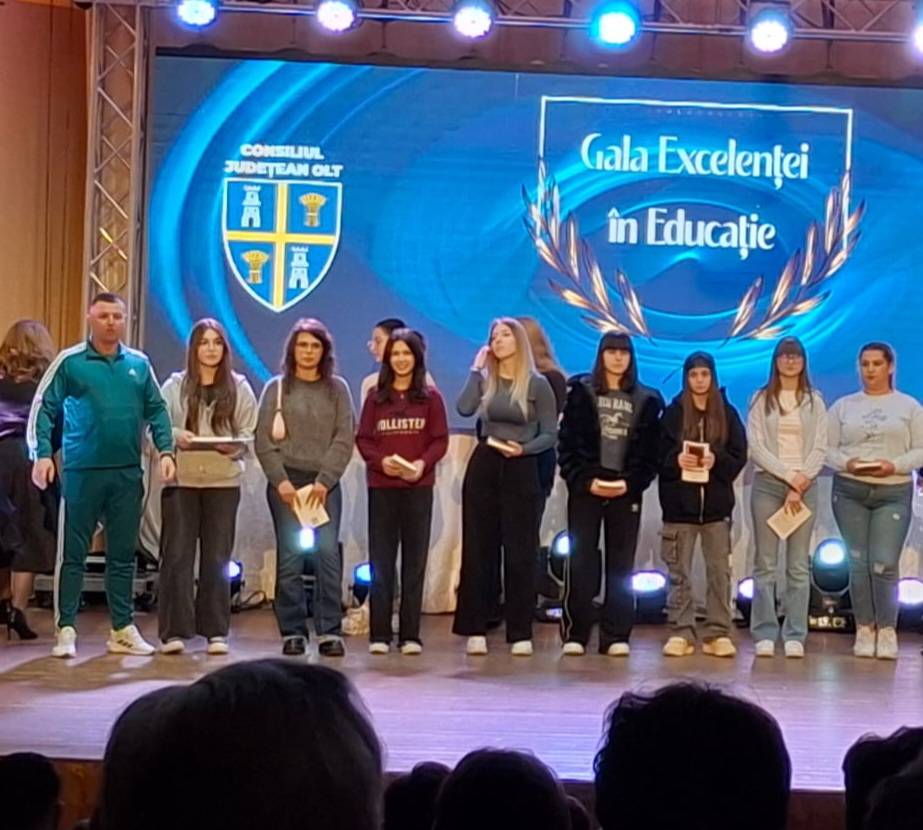 Performanță de aur pentru Corabia! Echipa de fotbal fete a Liceului Teoretic „A.I. Cuza”, premiată la Gala Excelenței în Educație Olt