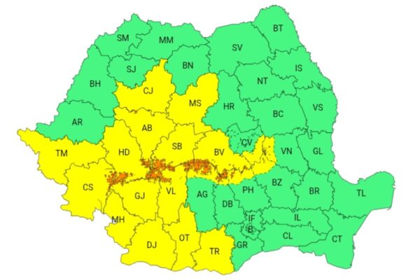 Vreme severă peste Oltenia: Cod galben de vânt puternic și precipitații mixte. Ninsori la munte și risc de polei
