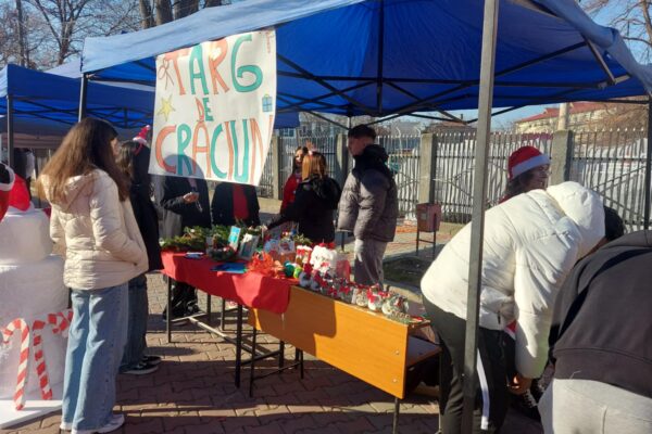 Târgul de Crăciun organizat de elevii Liceului Teoretic „A.I. Cuza” din Corabia o tradiție vie