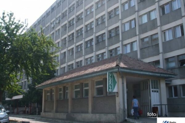 Un medic neurolog și-a transformat secția de spital în cămin pentru tatăl său. Aproape 800 de zile pe banii statului