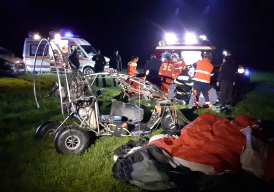 Tragedie aviatică: Două persoane și-au pierdut viața după prăbușirea unei parapante cu motor