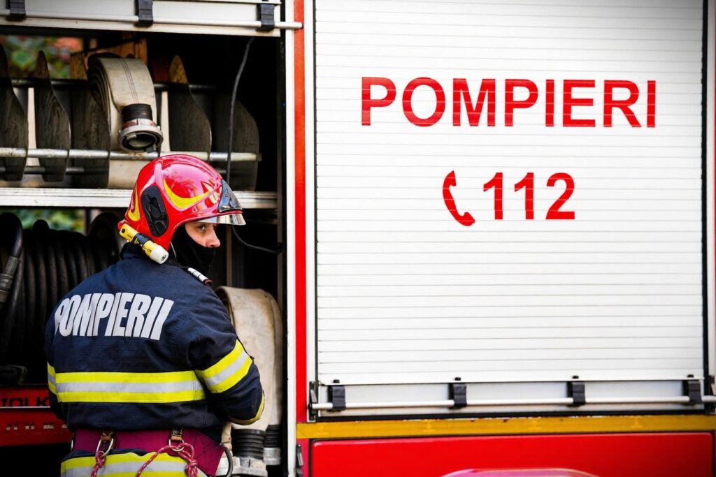 SALVARE DRAMATICĂ ÎN BÂRCA: Femeie de 72 de ani scoasă vie din adâncurile unei fântâni de 20 de metri de eroii ISU Oltenia