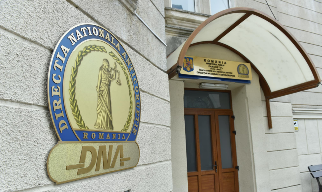 Ofițer de poliție din IPJ Olt, reținut pentru trafic de influență. Ar fi cerut 6.000 de euro pentru a interveni într-un dosar penal