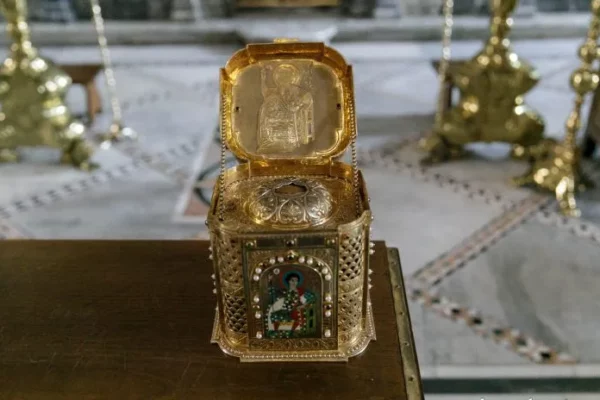 Premieră istorică: Capul Sfântului Mare Mucenic Gheorghe, adus pentru prima dată în România de la Muntele Athos