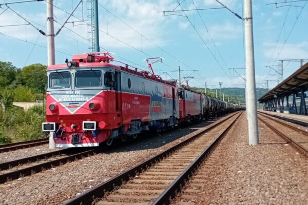 SELFIE CU MOARTEA: Un copil de 11 ani, ars pe 80% din corp după ce s-a urcat pe un vagon de tren să se fotografieze