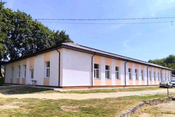 Elev de 15 ani mort la școală în Bacău: ambulanța cu medic era disponibilă, dar nu a fost trimisă