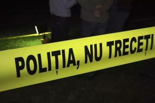 Crimă cumplită la Drobeta-Turnu Severin: și-a înjunghiat mama de patru ori, în plină stradă, sub privirile vecinilor