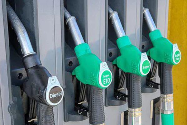 Haosul politic îi costă pe români! Carburanții se scumpesc de la 1 iulie, în timp ce partidele se ceartă pentru putere