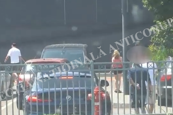 Comisar-șef de poliție, prins în flagrant cu mită: a fugit să schimbe banii în lire sterline la o casă de schimb valutar