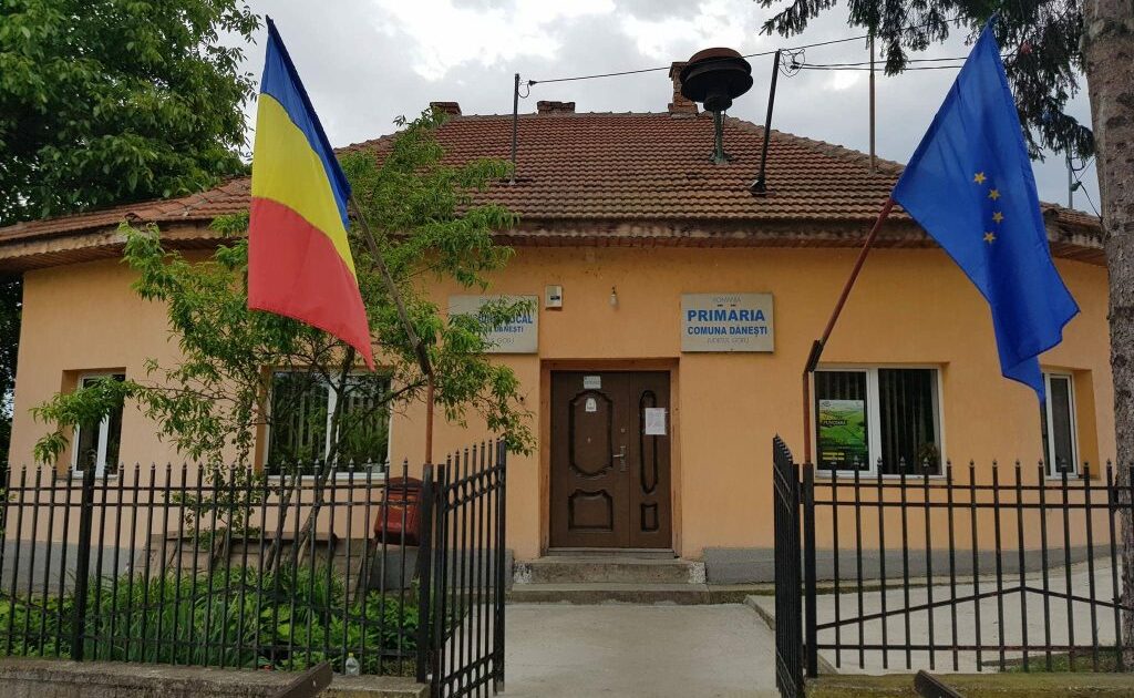 Descinderi la primăria unei comune gorjene: polițiștii au ridicat documente într-un dosar de fals privind acte de proprietate