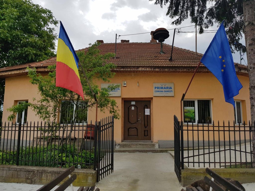 Descinderi la primăria unei comune gorjene: polițiștii au ridicat documente într-un dosar de fals privind acte de proprietate