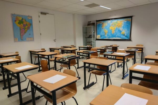 Deblocarea posturilor pentru personalul didactic auxiliar și administrativ, promulgată prin lege