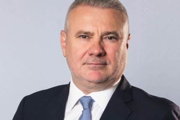 De la coaliție la acuzații: PNL descoperă acum politizarea instituțiilor pe care a construit-o împreună cu PSD