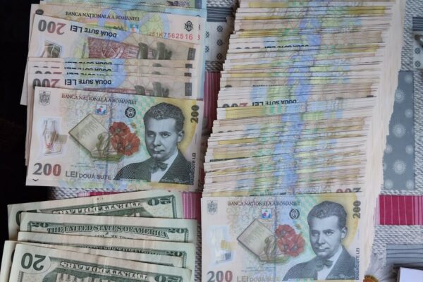 Rețea de fraudă cu pensii, destructurată de DIICOT: 30 de percheziții și o gaură de 7 milioane de lei în banii statului