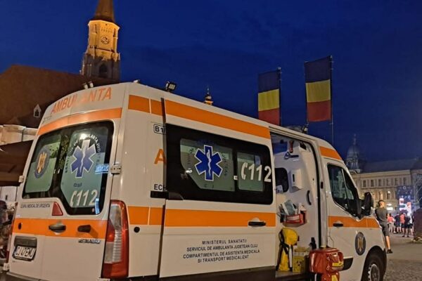 Echipaj de ambulanță din Cluj, agresat și blocat intenționat în timpul unei misiuni