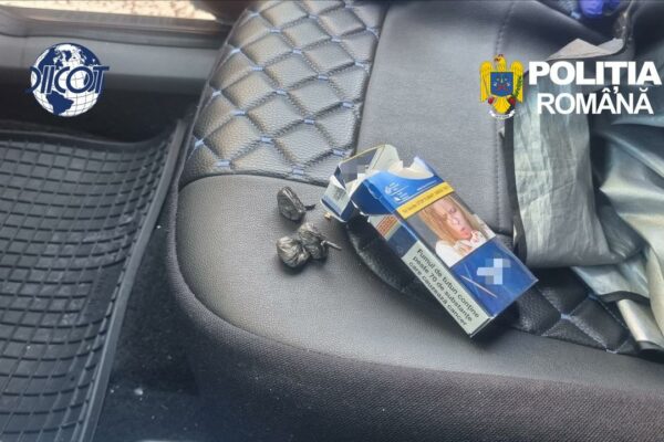 Șoc în Vâlcea: doi traficanți de cocaină, prinși în flagrant și arestați preventiv