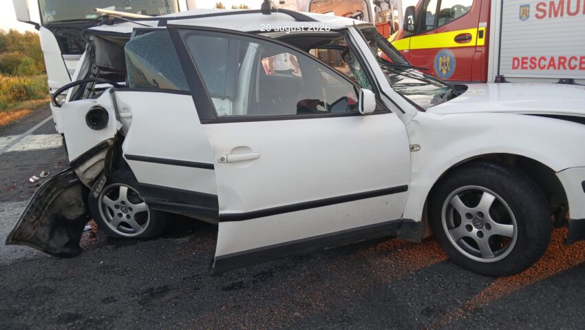 Un adolescent de 16 ani a murit joi dimineață, iar alte două persoane au fost rănite, într-un accident produs pe DN6, în afara localității Jupa, județul Caraș-Severin.