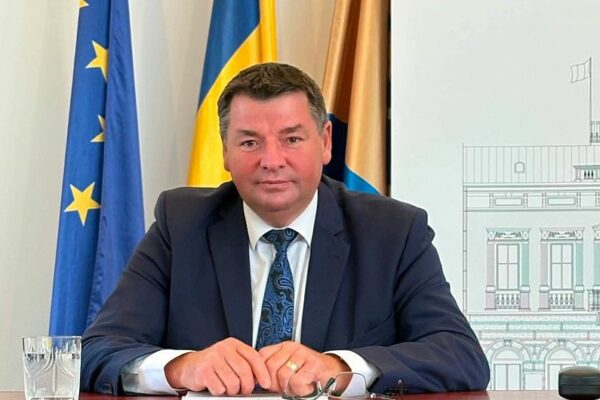 Prefectul de Covasna, trimis în judecată de DNA pentru un contract de peste 350.000 de lei atribuit preferențial unei firme