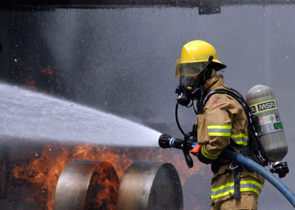 O mamă și fetița ei de 2 ani au murit într-un incendiu în Vâlcea
