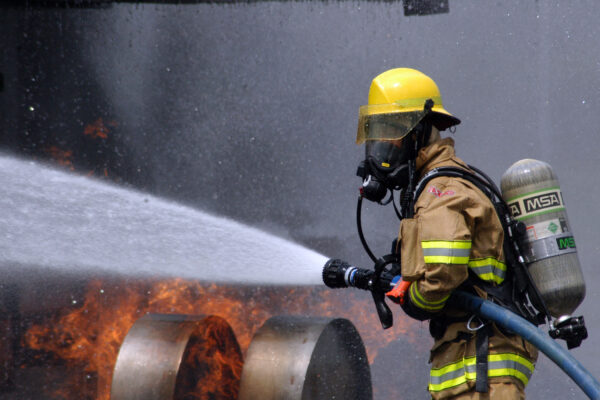 O mamă și fetița ei de 2 ani au murit într-un incendiu în Vâlcea